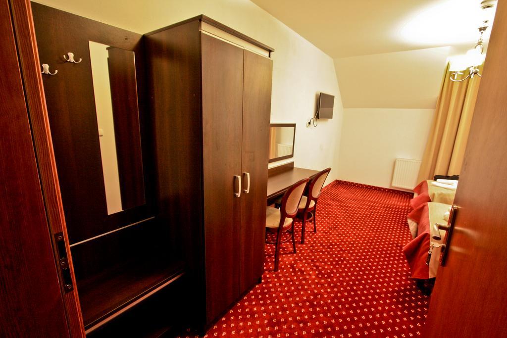 Hotel Milord Pułtusk Exterior foto